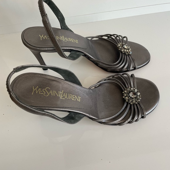 YvesSaintLaurent Pre-Owned Leather Sandals Gray Size 7 with rhinestones. - Picture 3 of 5